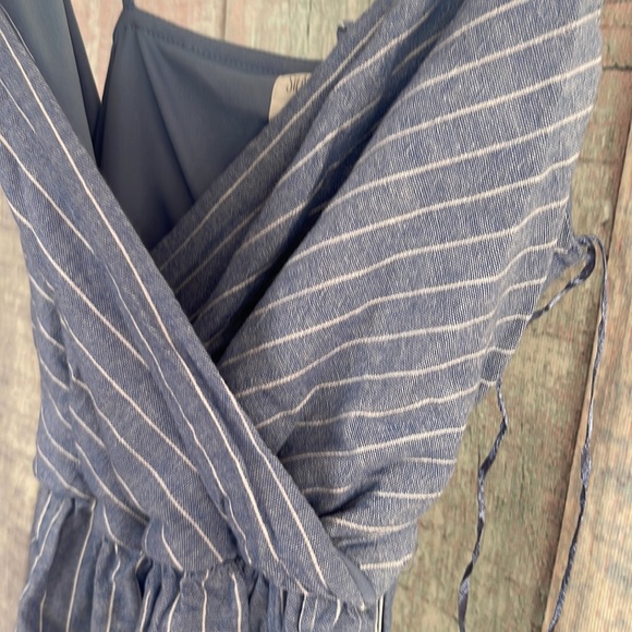 - Good used condition Woman’s Sienna Sky wide leg, jumpsuit capri. Size is… - Picture 8 of 15